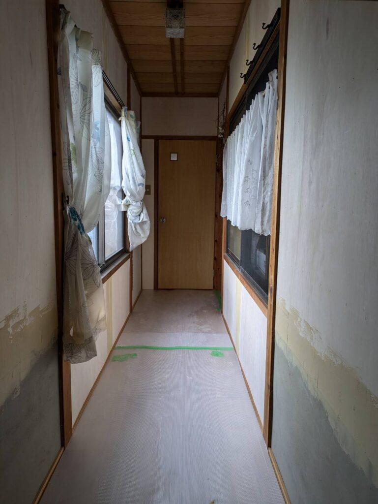 施工途中の廊下のリフォーム